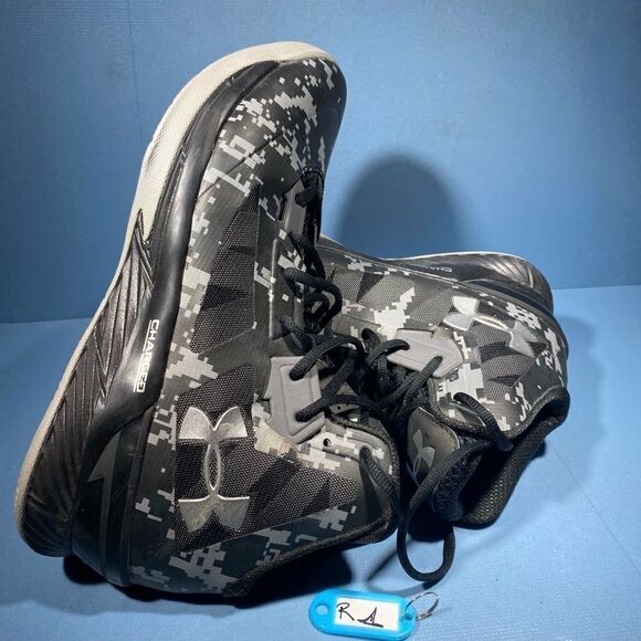 Under Armour 2016 Charged Lightning Sz 9 Digital Camo Shoe 1269277 Basketball - Picture 1 of 7